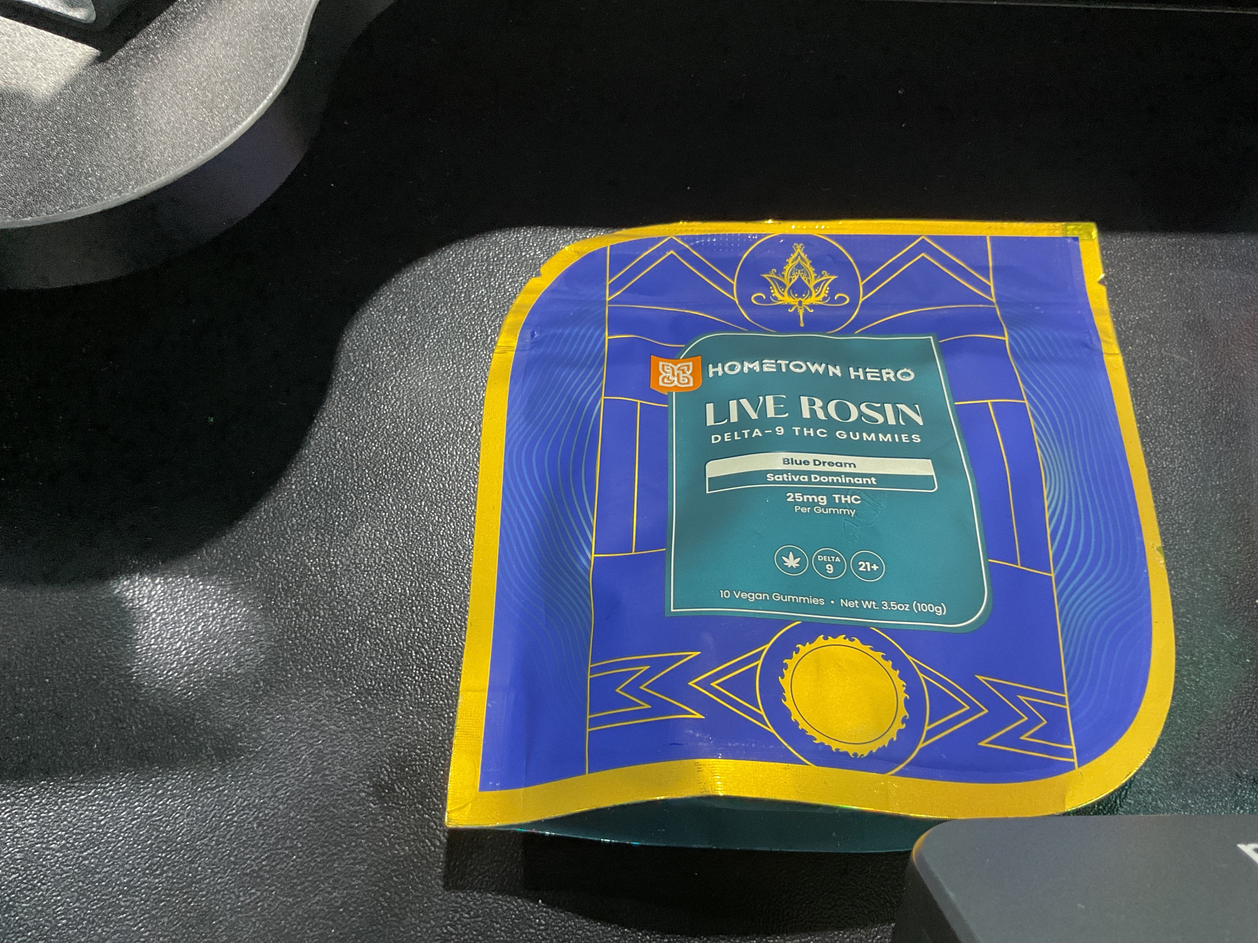 HOMETOWN HERO GUMMIES BLUE DREAM