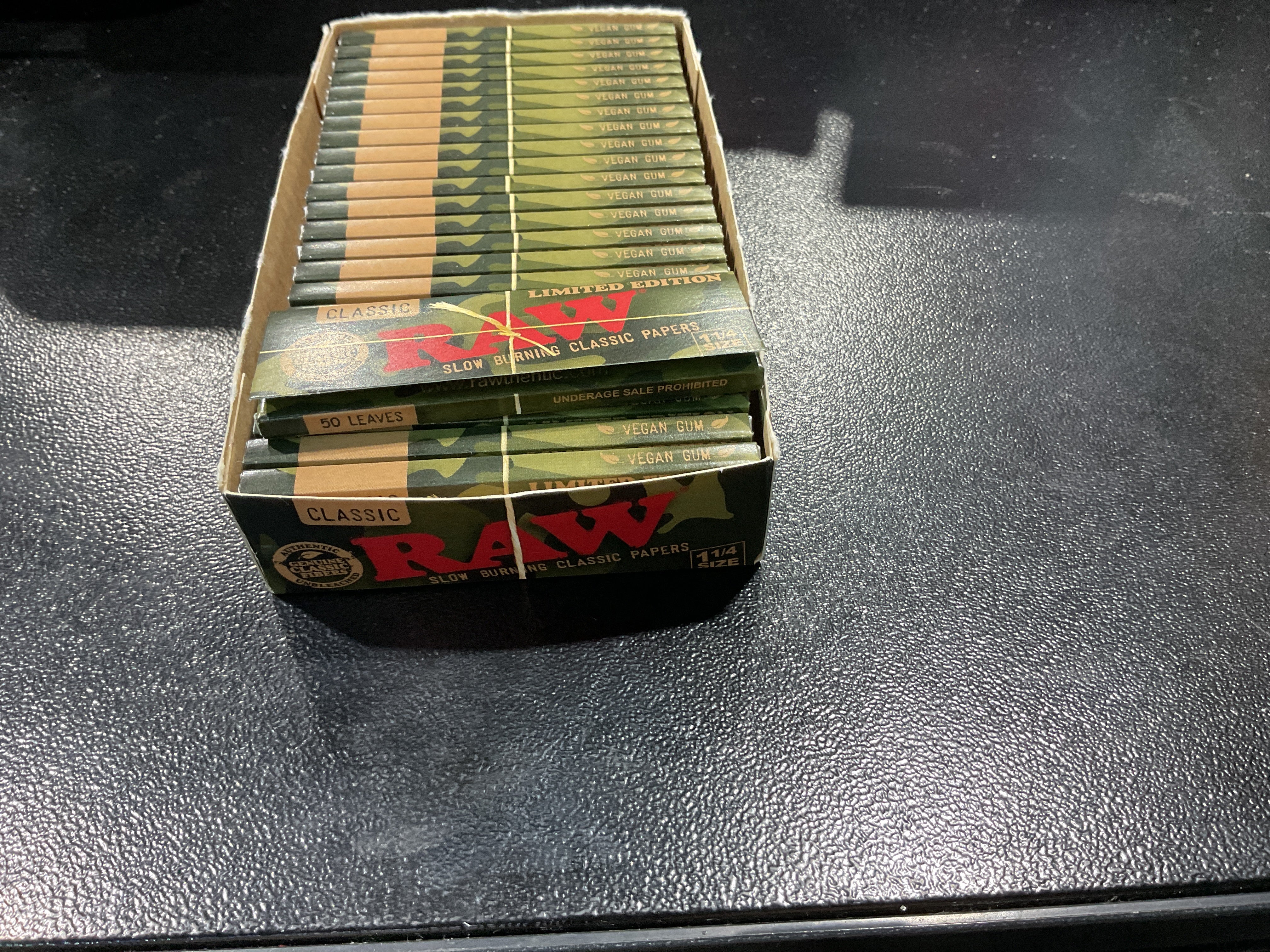 RAW CLASSIC CAMO 1¼ SIZE 50pk LIMITED EDITION